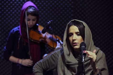 Azadeh’s Dazzling Debut: The Unveiling of Iran’s Musical Phenomenon!