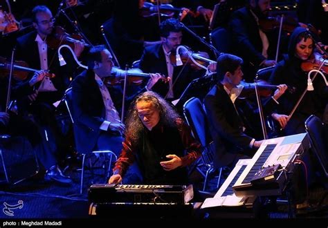 Vahid's Volcanic Voice: A Concert That Shook Tehran (and Twitter)!